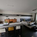 Intérieur décoré avec style contemporain et finitions soignées